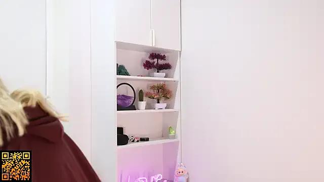 StripChat norakisses is Freechat norakisses — look under my dress and show panties