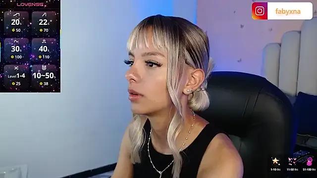 Freechat peyton_golden1 on StripChat