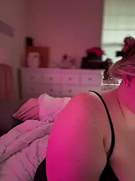 PiggyRose on StripChat 