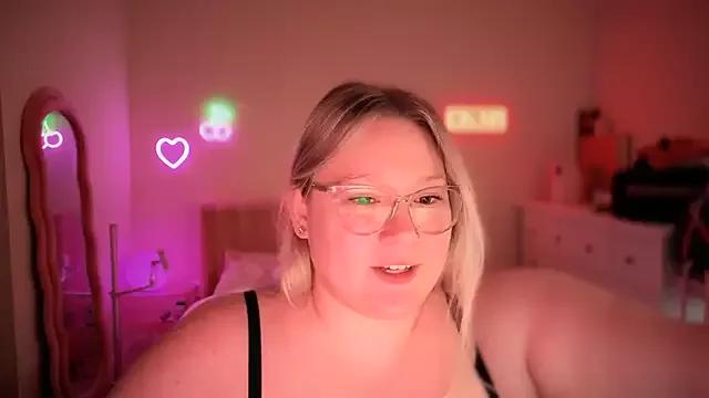 PiggyRose on StripChat 