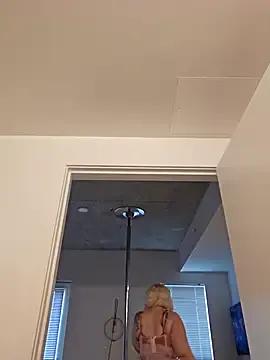 StripChat RaisingDaisy is Freechat RaisingDaisy — Commit me to the psyche ward