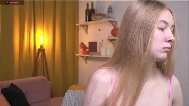 Freechat rinavvi on StripChat