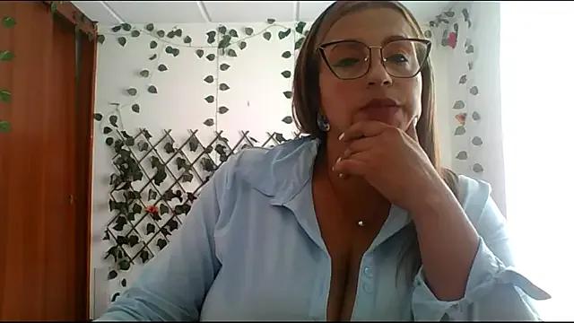StripChat RossanaLionheart is Freechat RossanaLionheart — delicious tits show