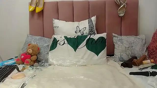 StripChat RoundaAssx22 is Freechat RoundaAssx22 — Let's buy the WHITE dildo daddies