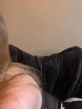 Freechat Sweety_Foxy69 on StripChat