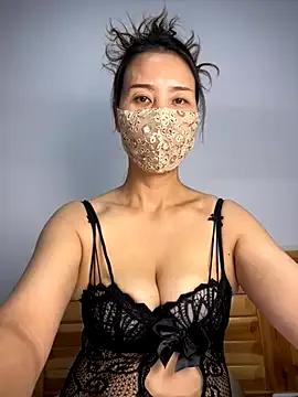 yiyi78900 on StripChat 